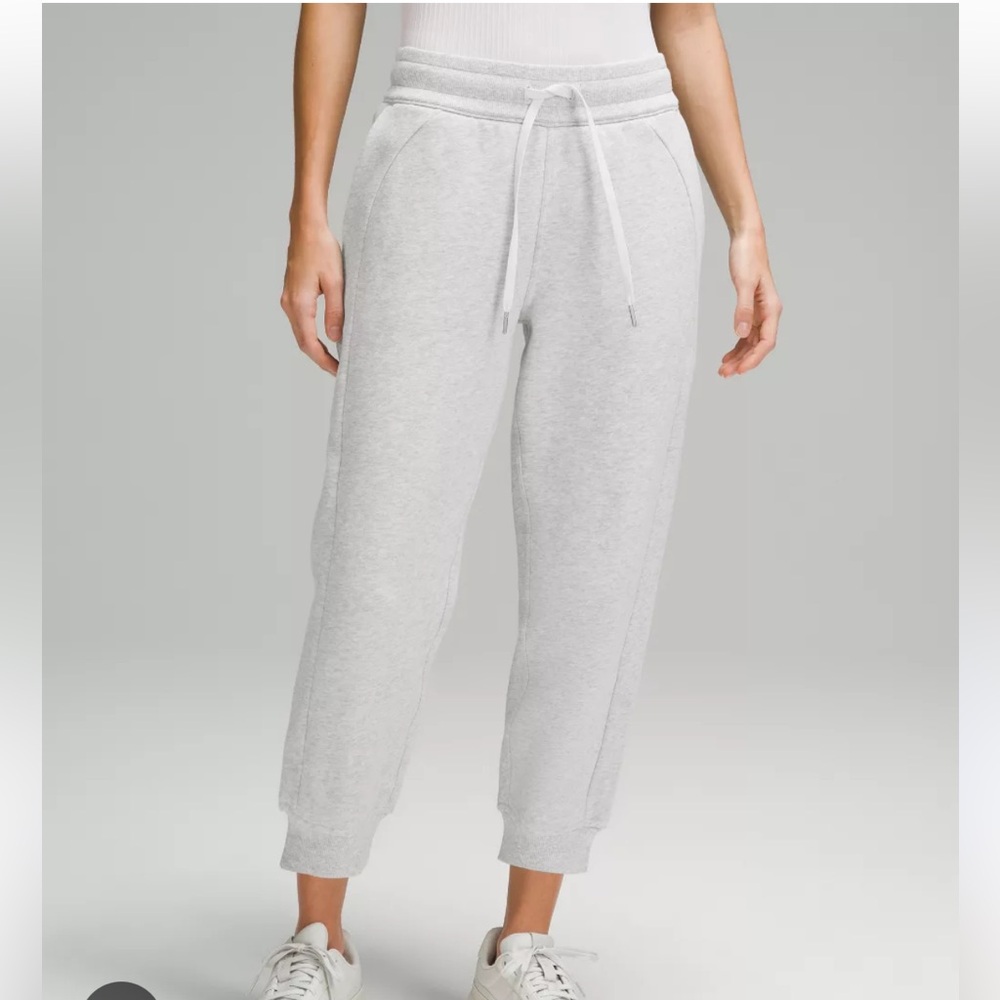 Lululemon Scuba High-Rise Cropped Jogger